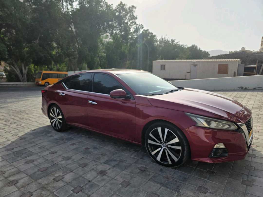 Car Image 2019 NISSAN ALTIMA Platinum 