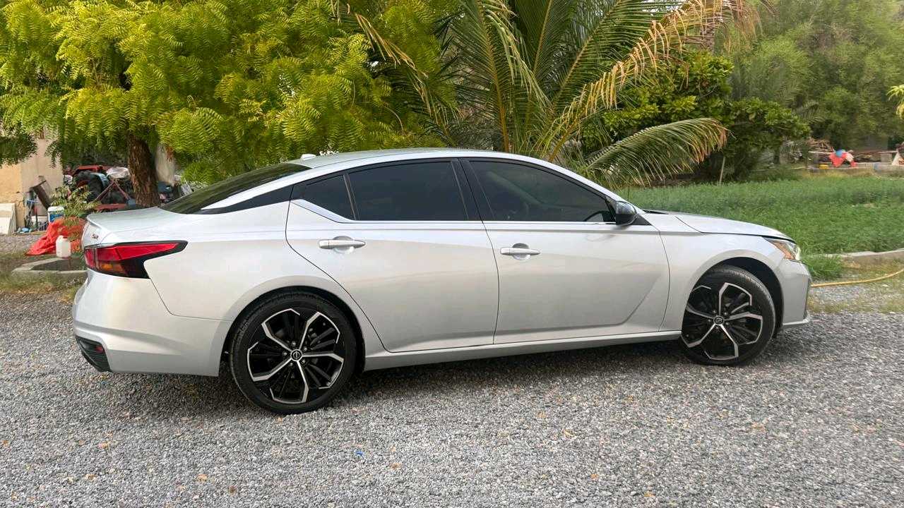 Car Image 2023 NISSAN ALTIMA SR