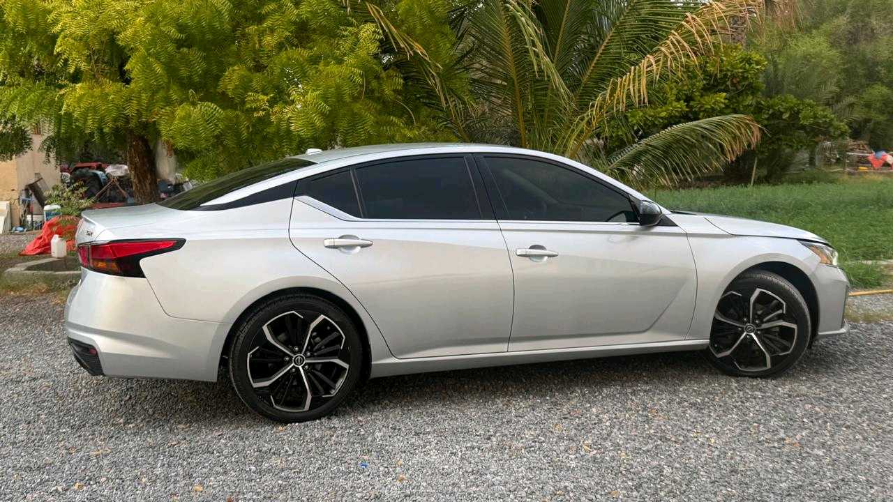 Car Image 2023 NISSAN ALTIMA SR