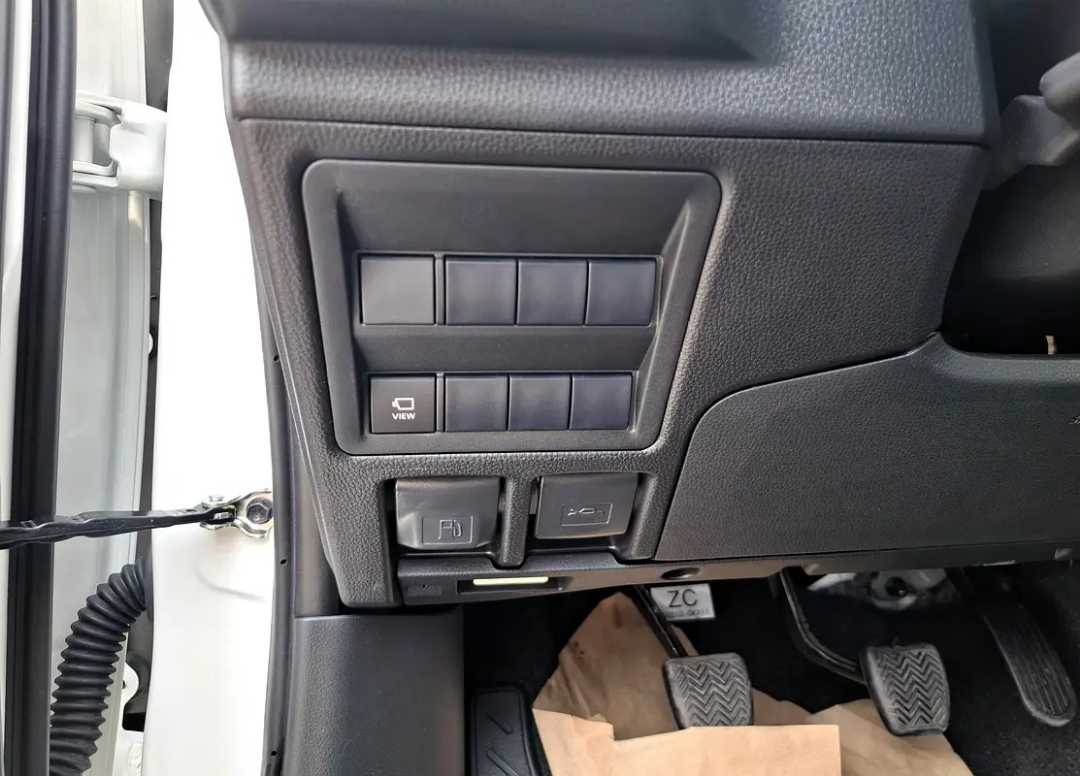 Car Image 2026 TOYOTA HILUX 