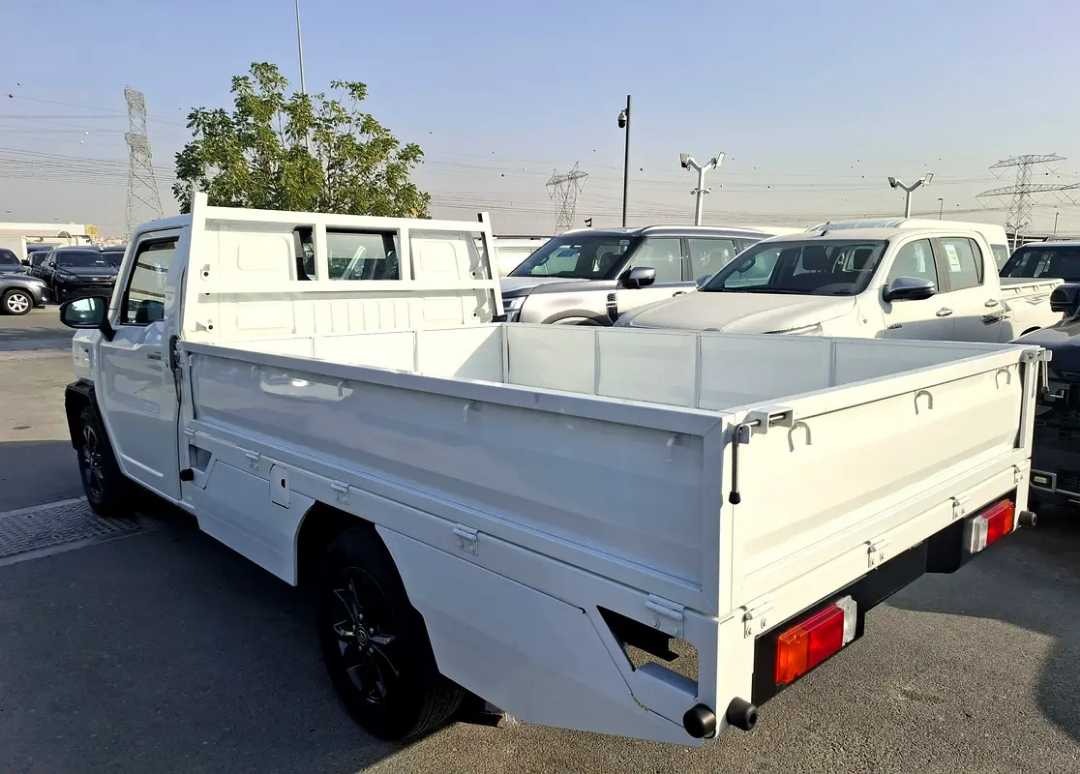 Car Image 2026 TOYOTA HILUX 2.7
