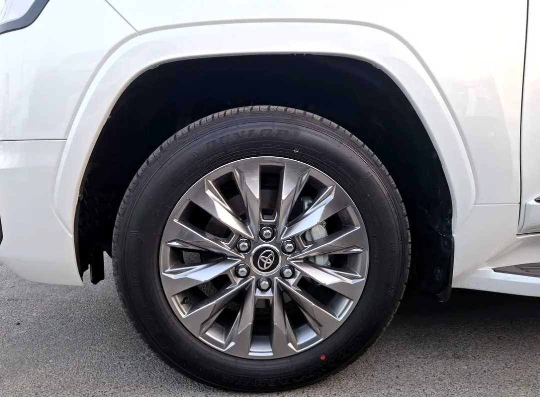 Car Image 2026 TOYOTA LAND CRUISER VX.R