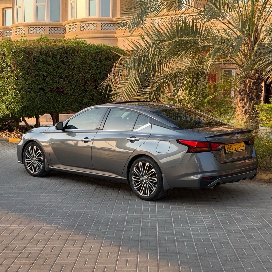 Car Image 2019 NISSAN ALTIMA SL