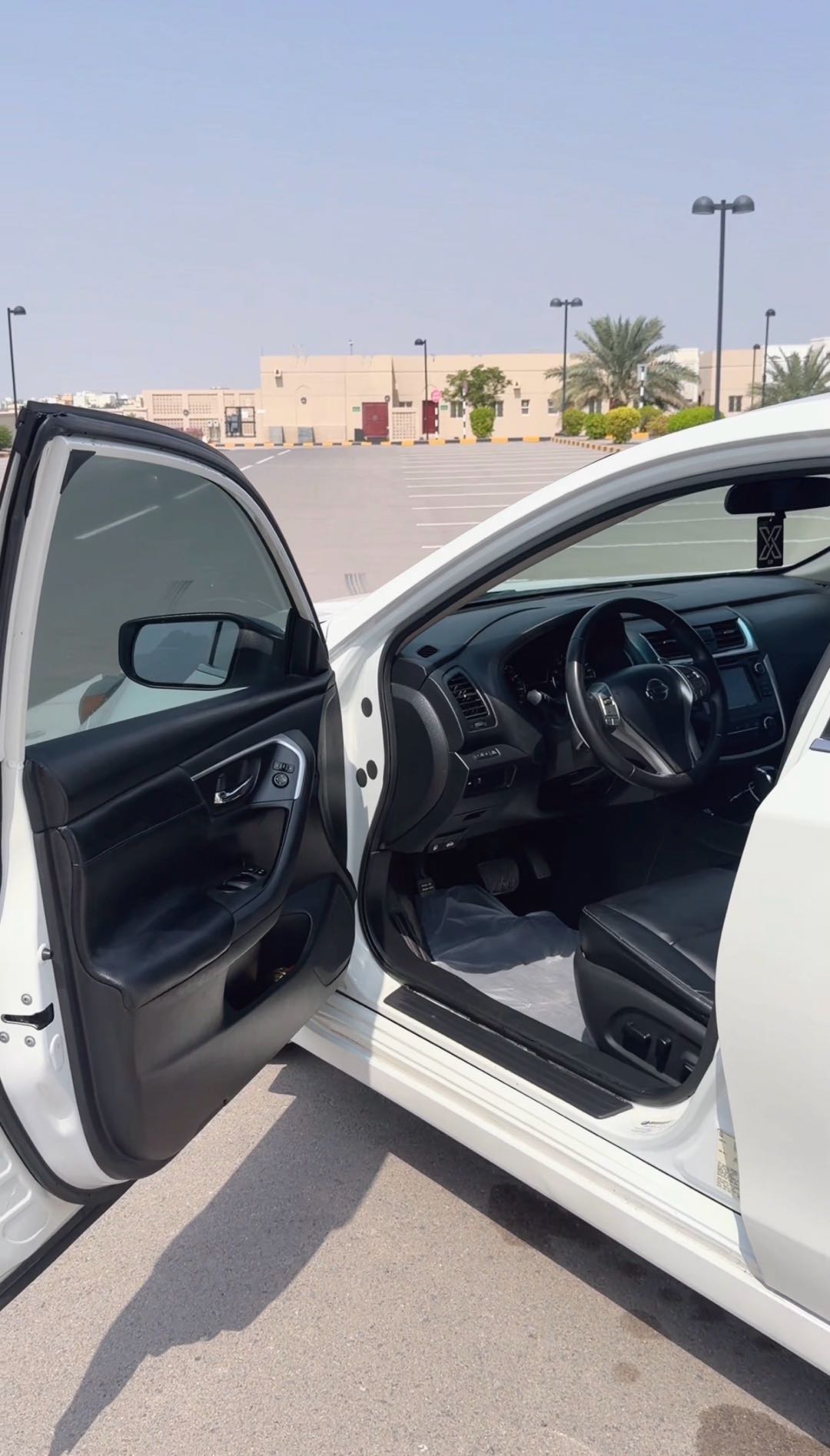 Car Image 2018 NISSAN ALTIMA SR