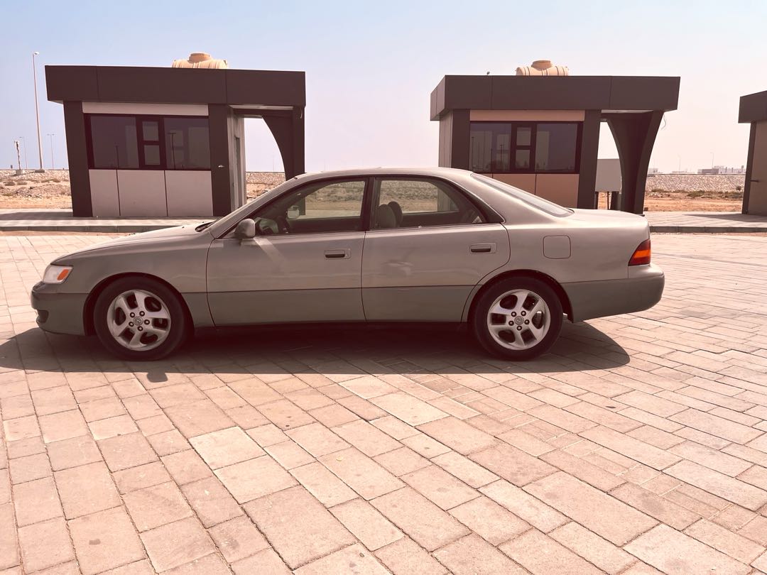 Car Image 1998 LEXUS ES 300