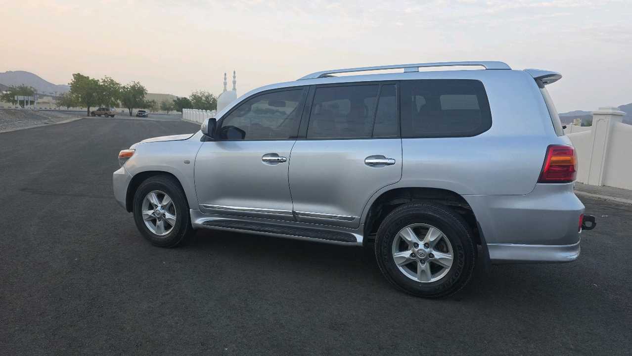 Car Image 2010 TOYOTA LAND CRUISER GX.R