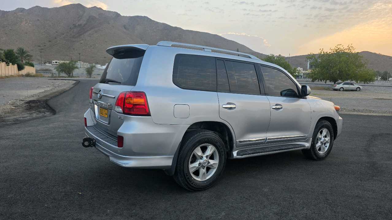 Car Image 2010 TOYOTA LAND CRUISER GX.R