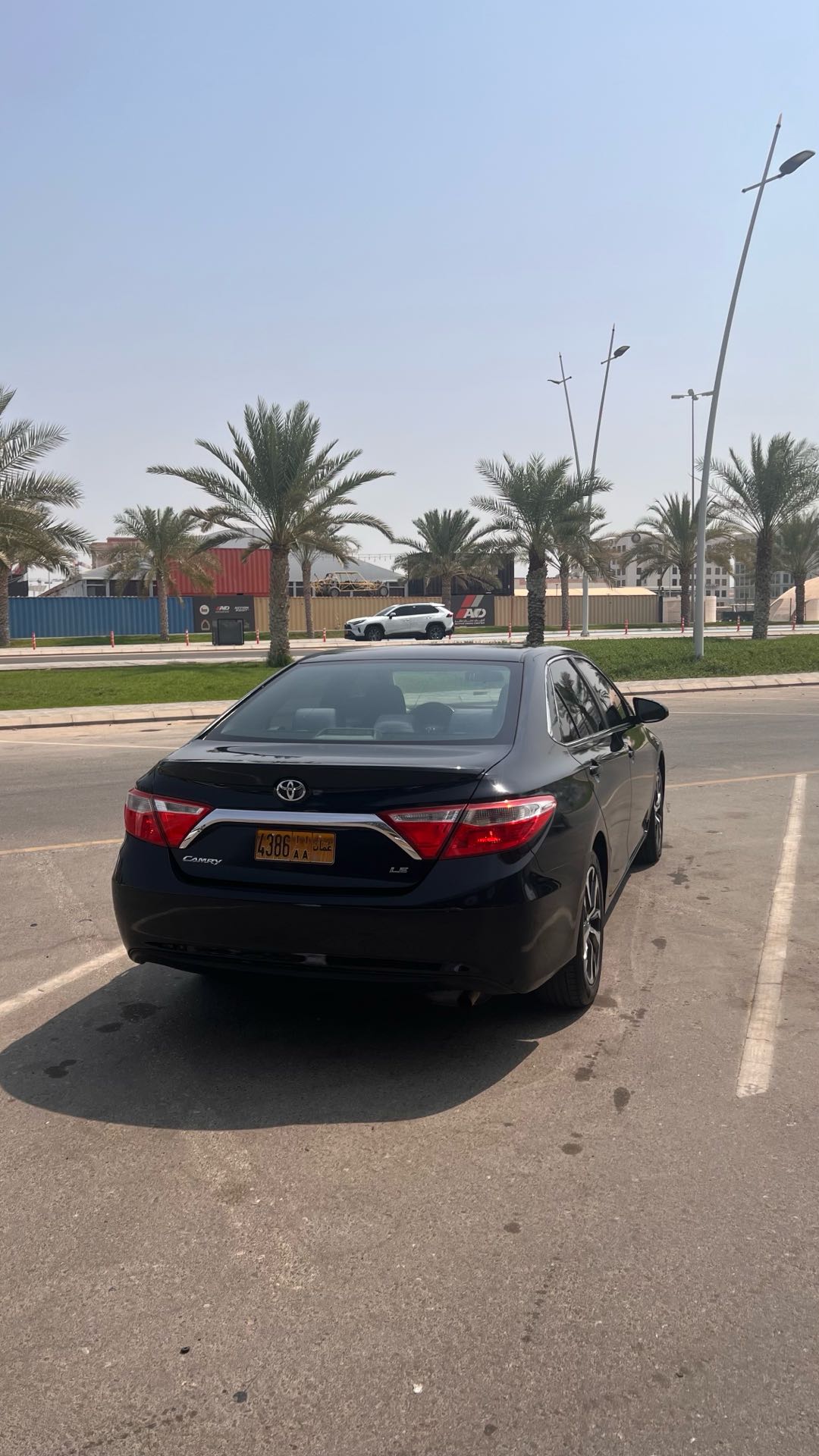 Car Image 2016 TOYOTA CAMRY LE