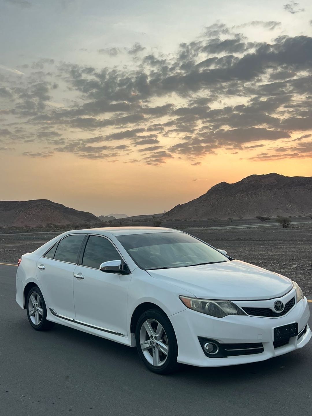 Car Image 2013 TOYOTA CAMRY SE