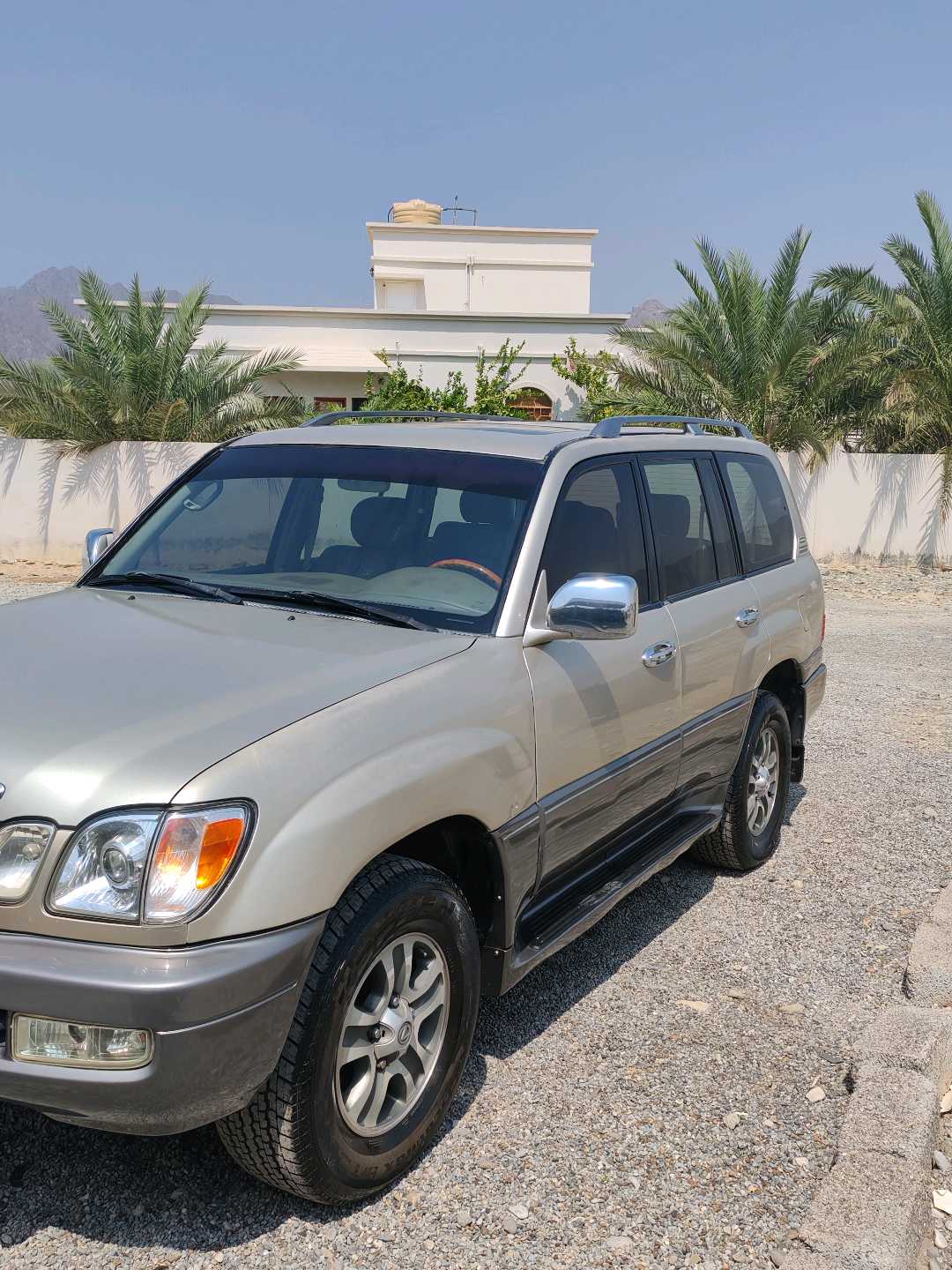 Car Image 1999 LEXUS LX 470