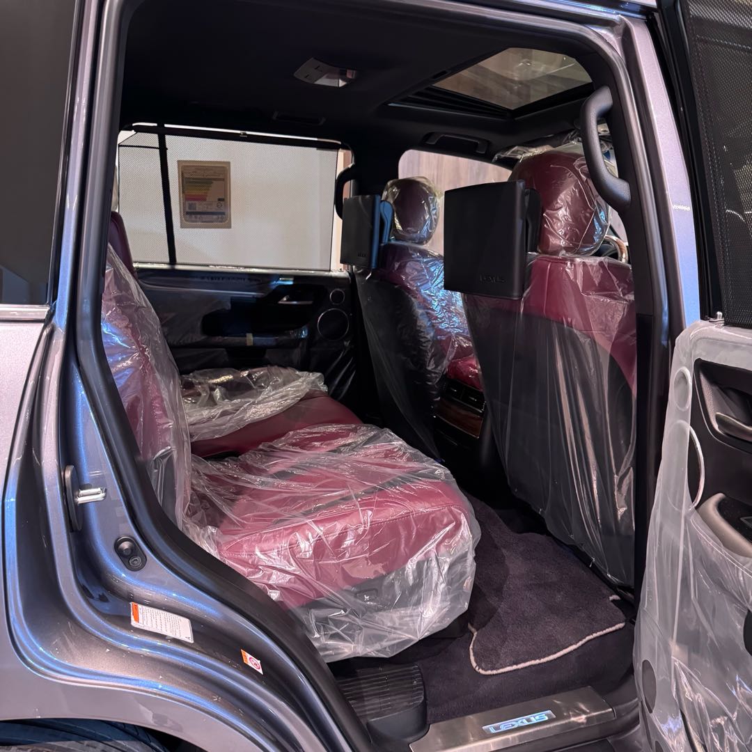 Car Image 2018 LEXUS LX 570