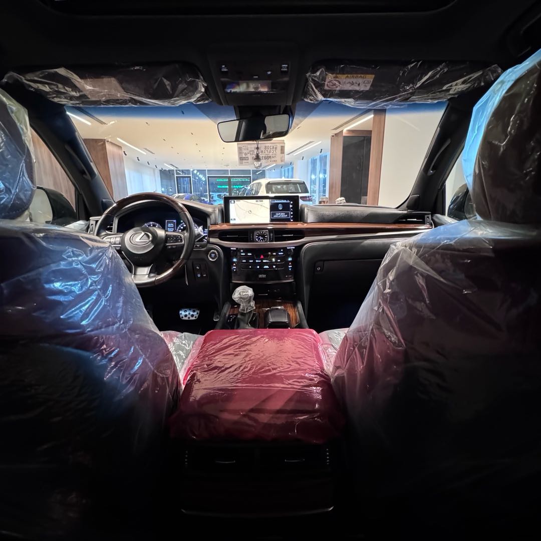 Car Image 2018 LEXUS LX 570