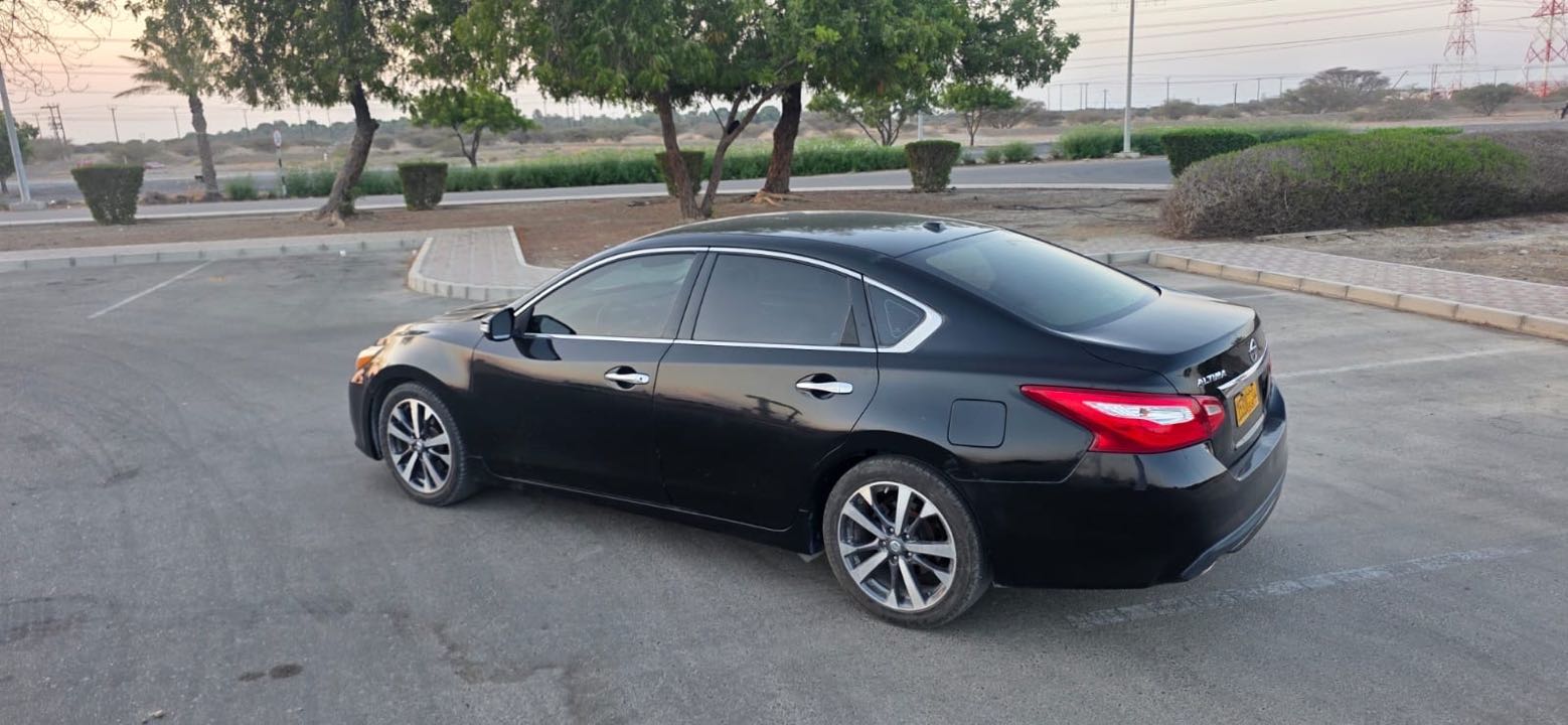 Car Image 2017 NISSAN ALTIMA SL