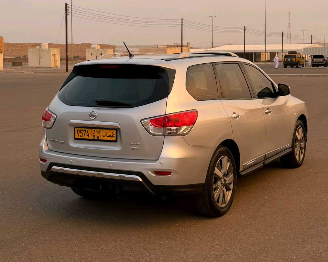 Car Image 2016 NISSAN PATHFINDER SV