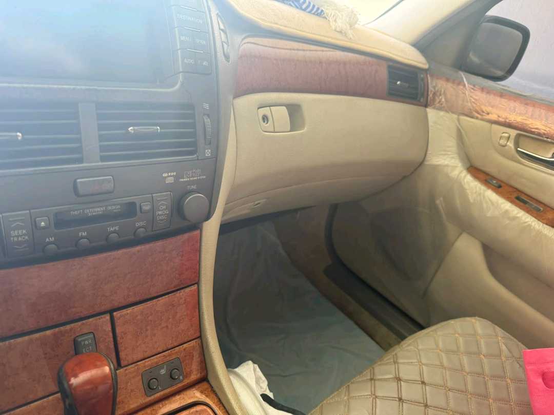 Car Image 2002 LEXUS LS 430 1/2 Ultra