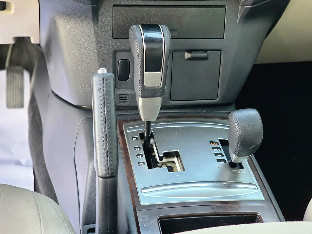 Car Image 2017 MITSUBISHI PAJERO GLS
