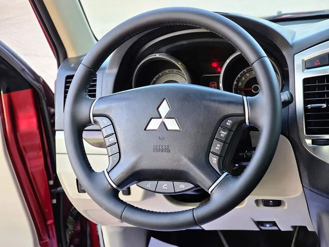 Car Image 2017 MITSUBISHI PAJERO GLS