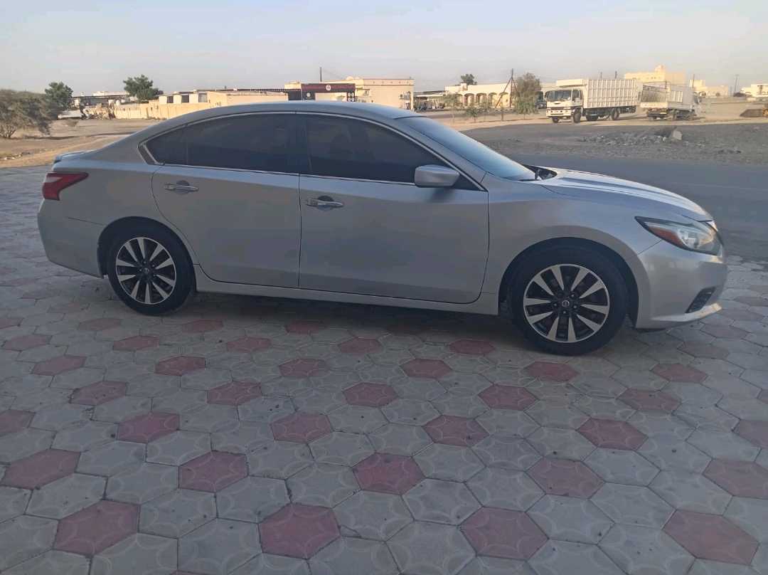 Car Image 2017 NISSAN ALTIMA SV