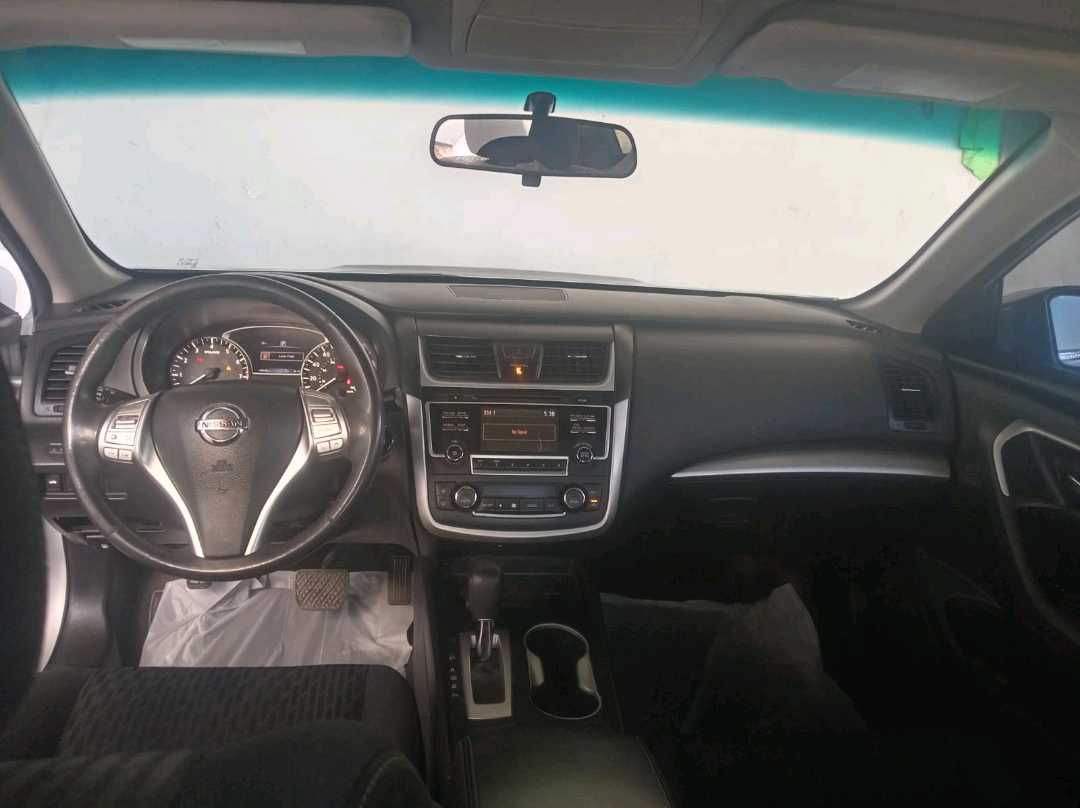 Car Image 2017 NISSAN ALTIMA SV