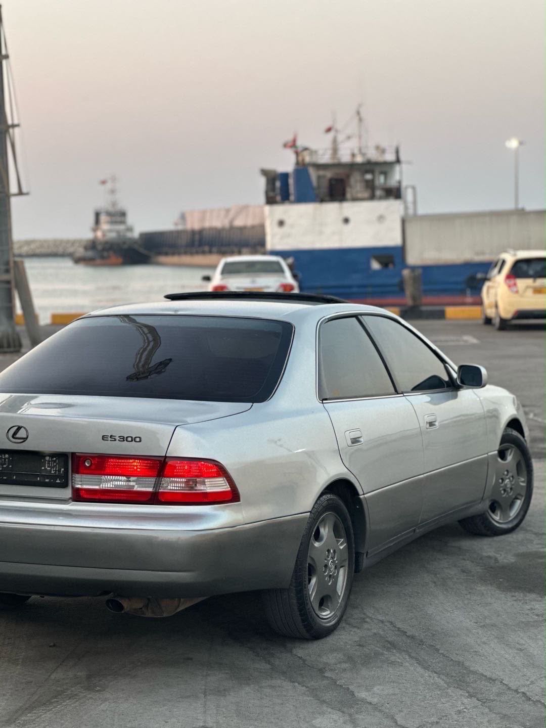 Car Image 1998 LEXUS ES 300