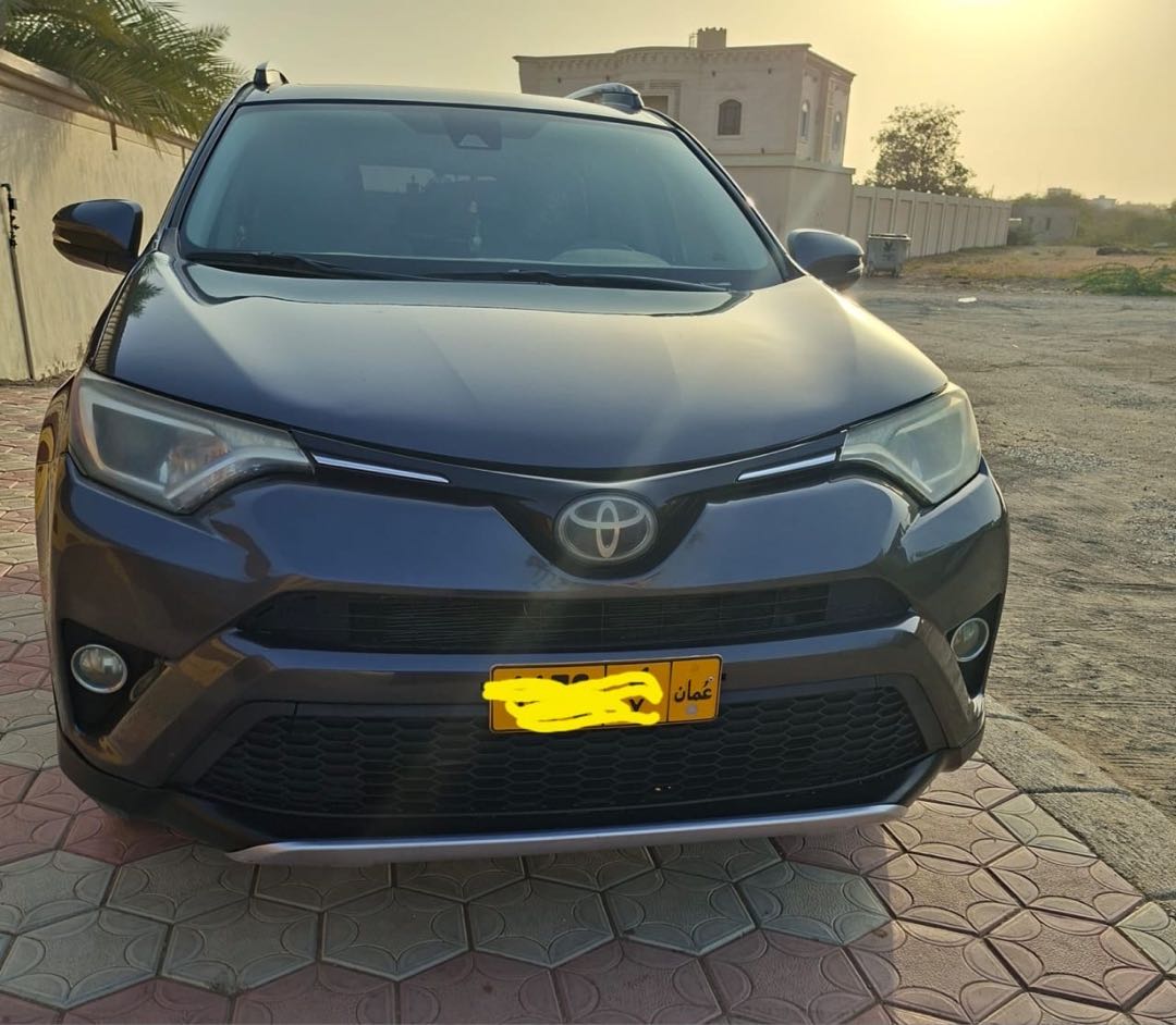 Car Image 2018 TOYOTA RAV4 XLE