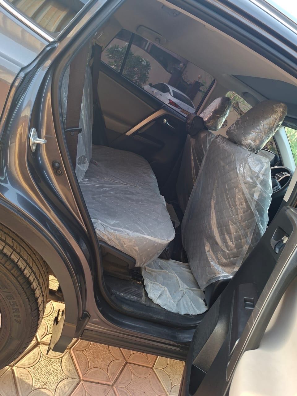 Car Image 2018 TOYOTA RAV4 XLE