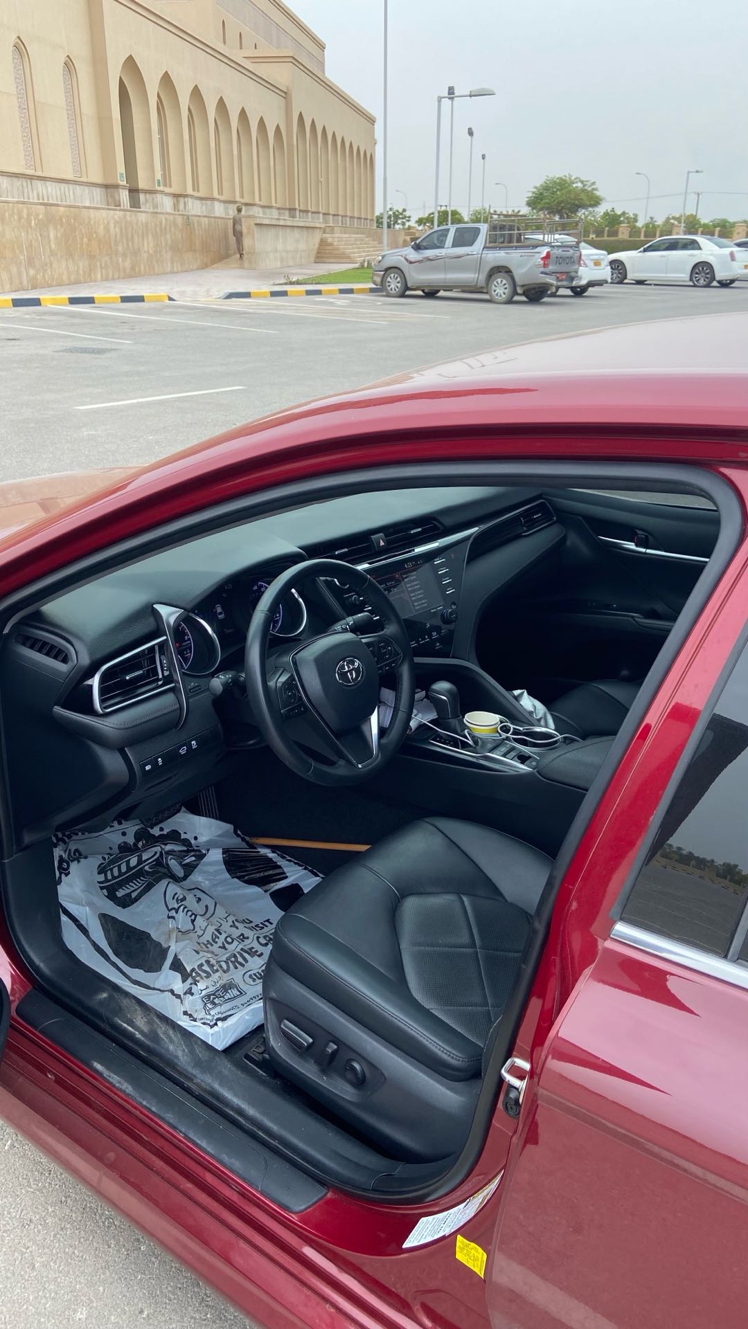 Car Image 2019 TOYOTA CAMRY XLE
