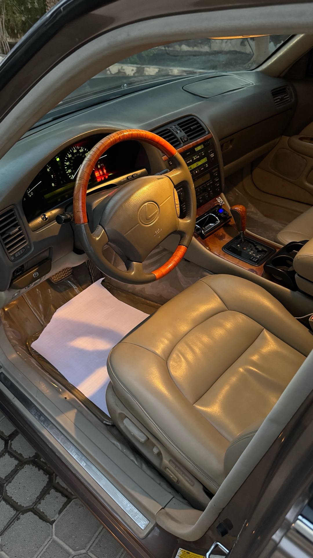 Car Image 1999 LEXUS LS 400