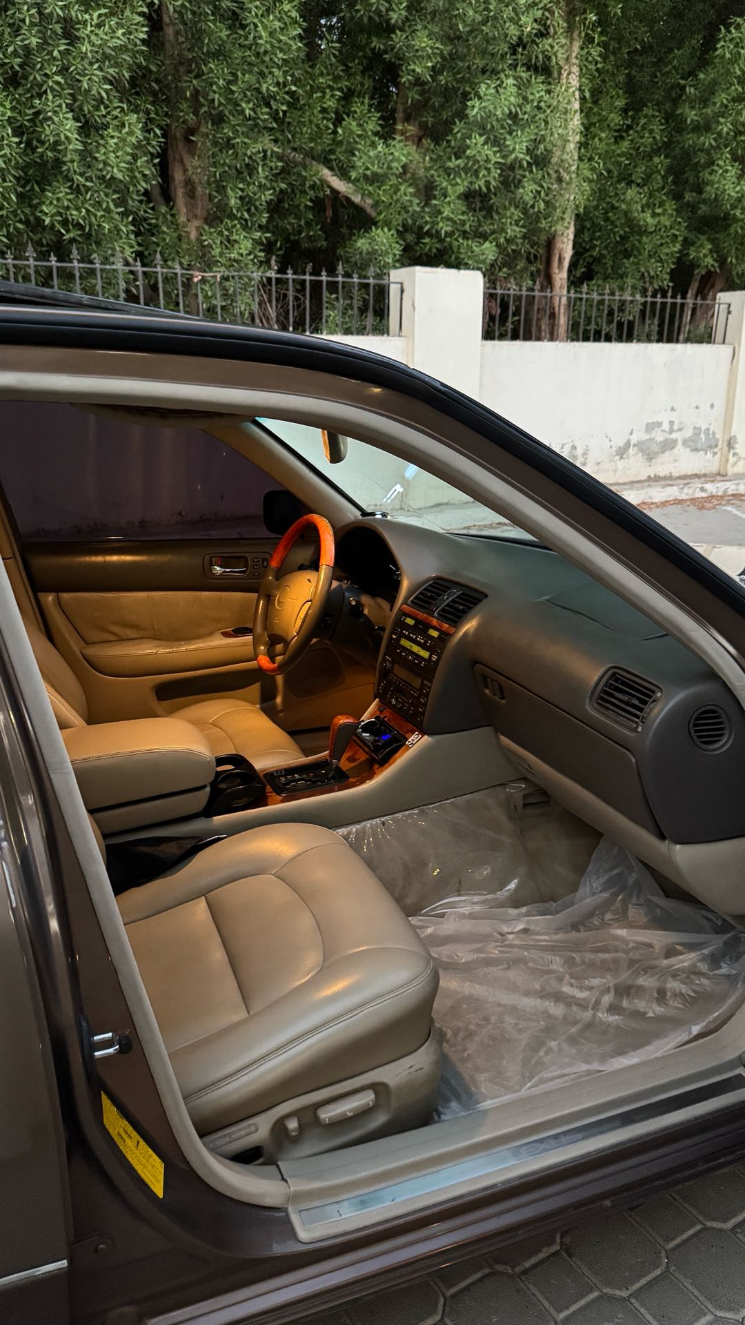 Car Image 1999 LEXUS LS 400