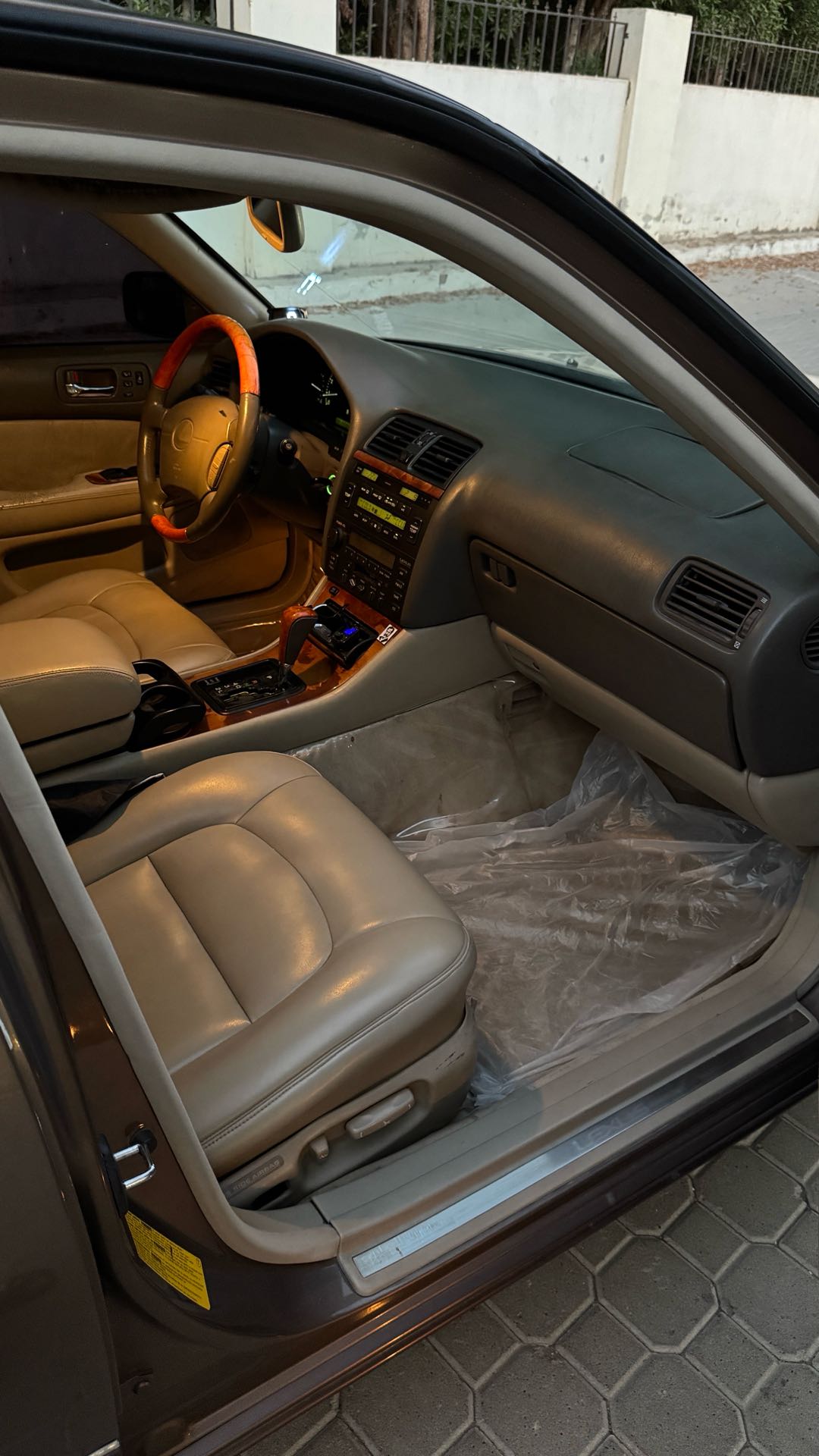 Car Image 1999 LEXUS LS 400