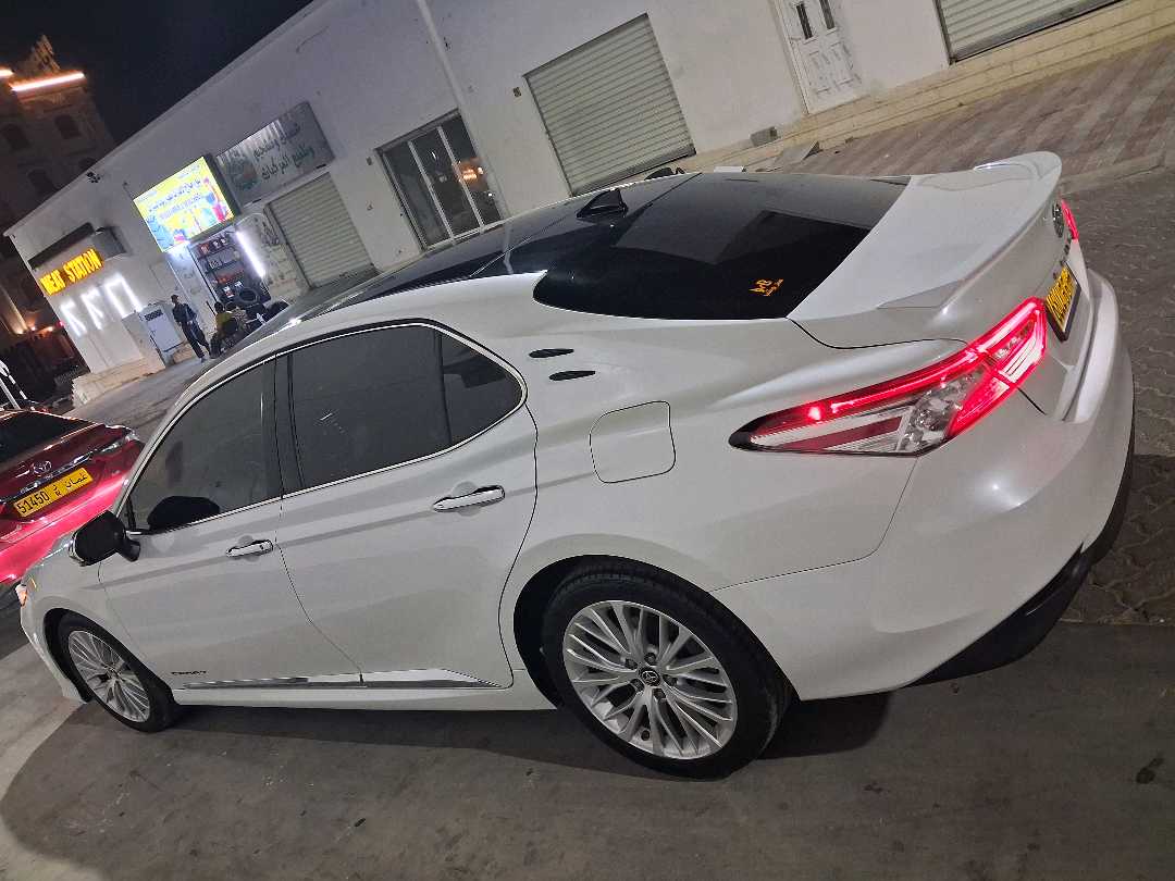 Car Image 2019 TOYOTA CAMRY XLE