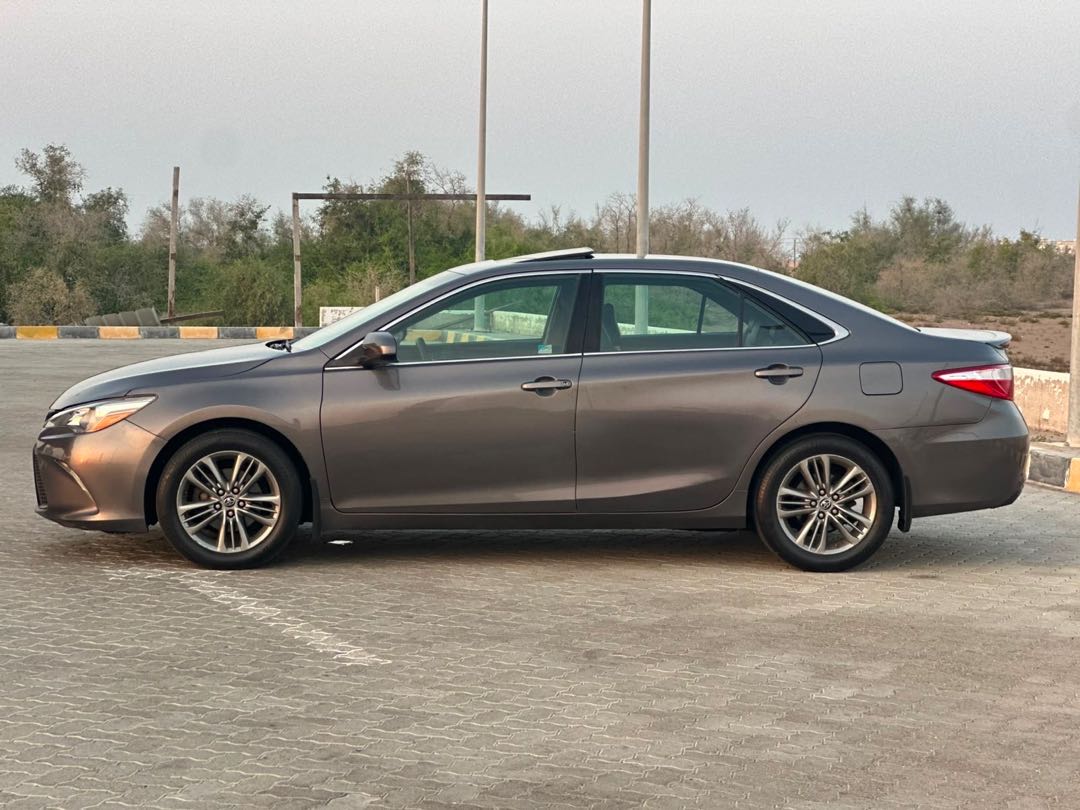 Car Image 2016 TOYOTA CAMRY SE