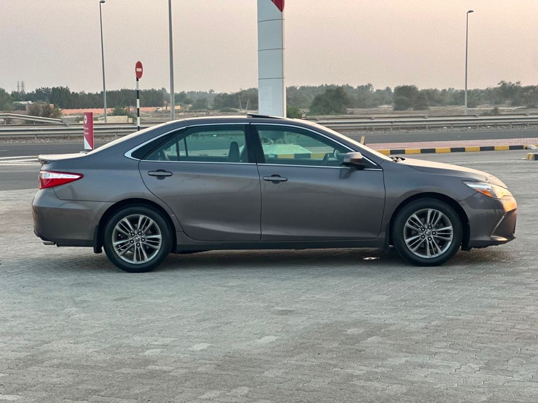 Car Image 2016 TOYOTA CAMRY SE