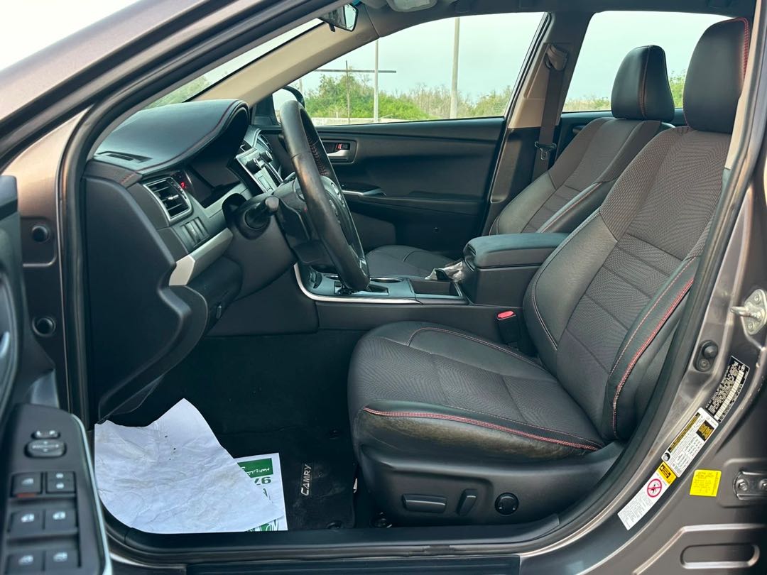 Car Image 2016 TOYOTA CAMRY SE