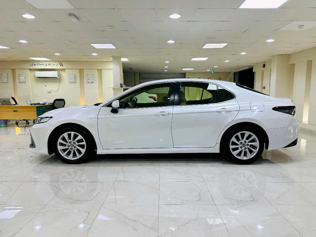 Car Image 2022 TOYOTA CAMRY LE