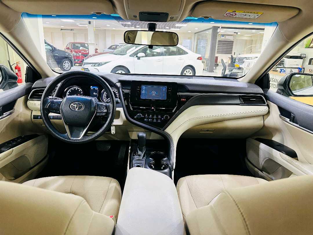 Car Image 2022 TOYOTA CAMRY LE