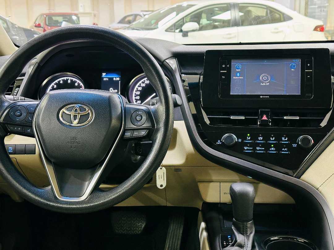 Car Image 2022 TOYOTA CAMRY LE