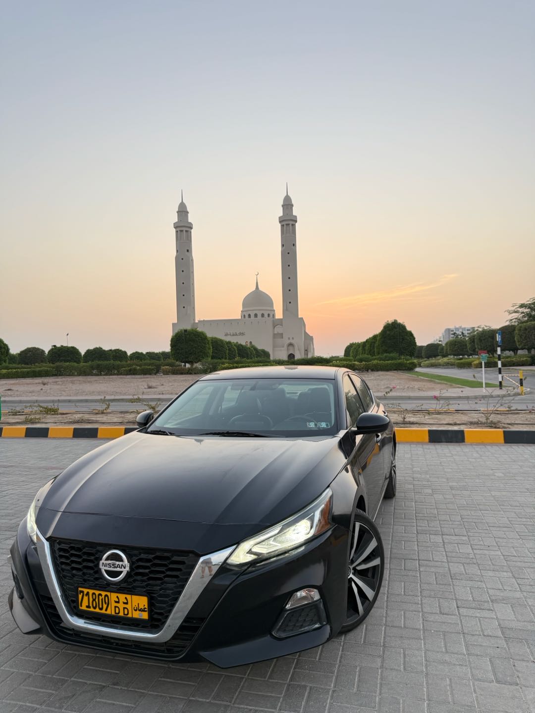 Car Image 2019 NISSAN ALTIMA SR