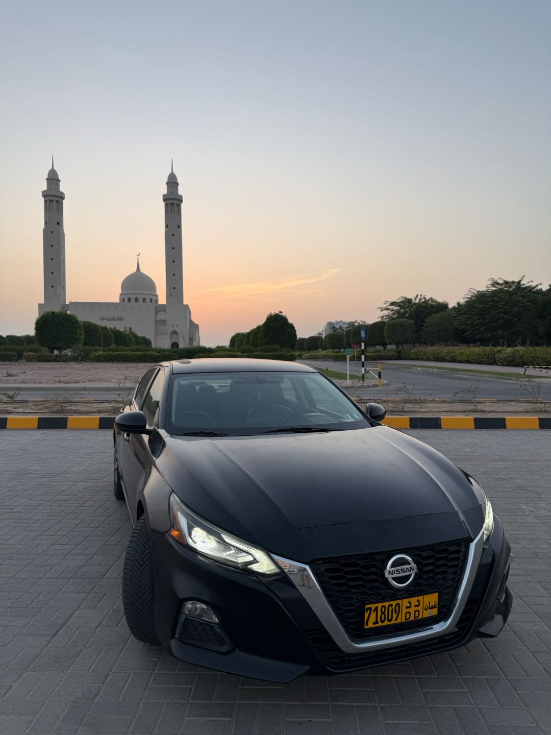 Car Image 2019 NISSAN ALTIMA SR