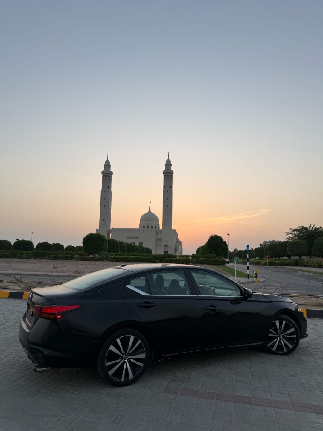 Car Image 2019 NISSAN ALTIMA SR