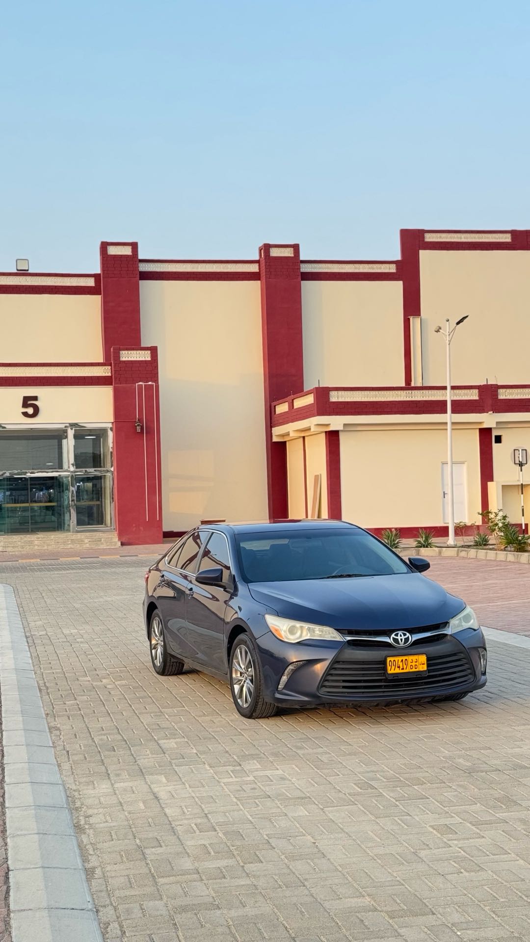 Car Image 2017 TOYOTA CAMRY LE
