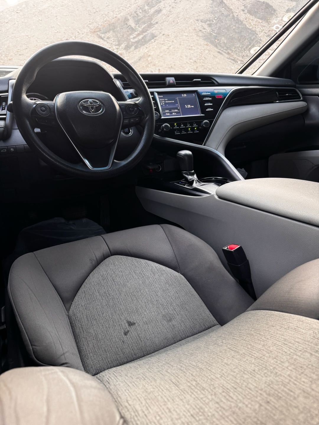 Car Image 2018 TOYOTA CAMRY LE