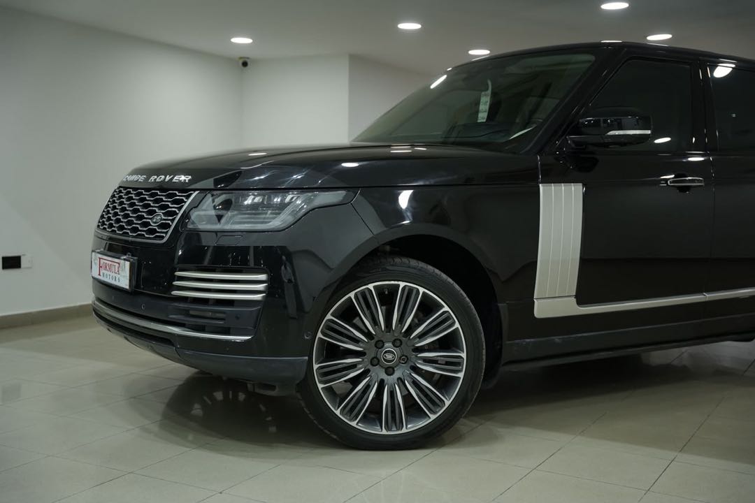 Car Image 2018 LAND ROVER VOGUE Base