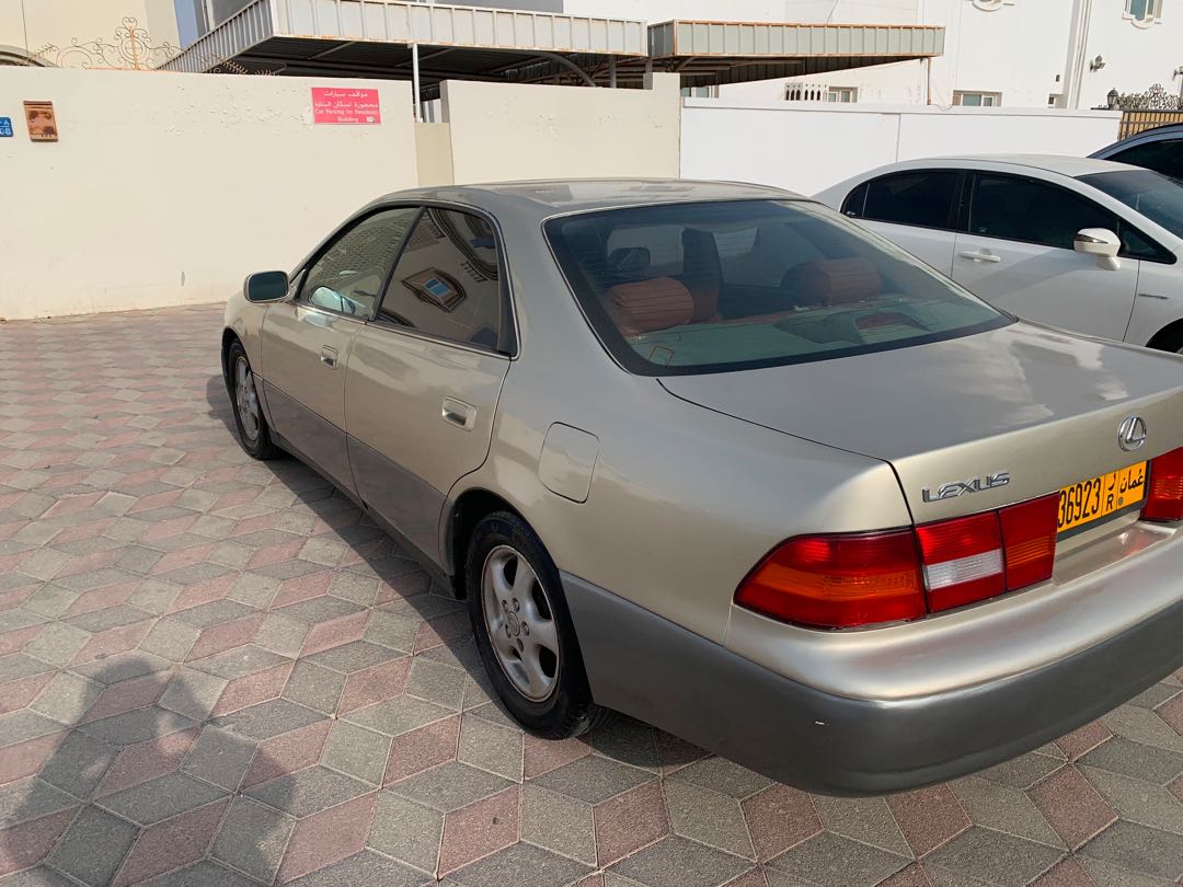 Car Image 1998 LEXUS ES 