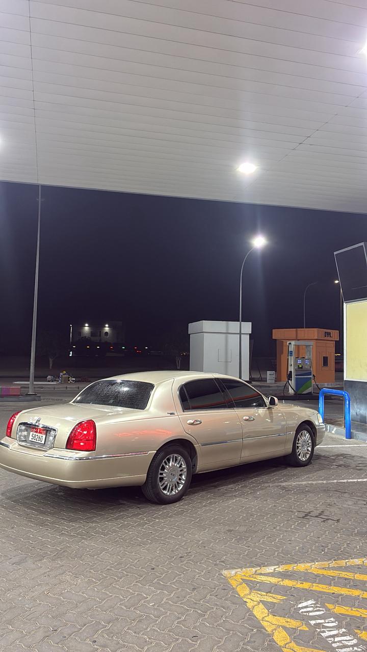 Car Image 2007 LINCOLN TOWN CAR 