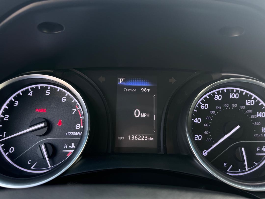 Car Image 2018 TOYOTA CAMRY SE