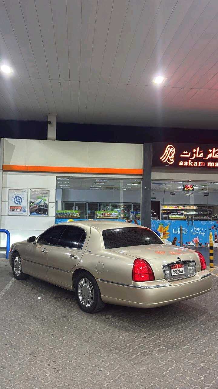 Car Image 2007 LINCOLN TOWN CAR 