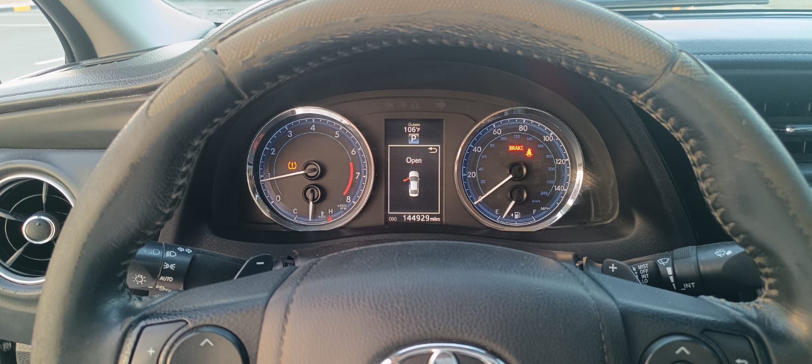 Car Image 2018 TOYOTA COROLLA XSE