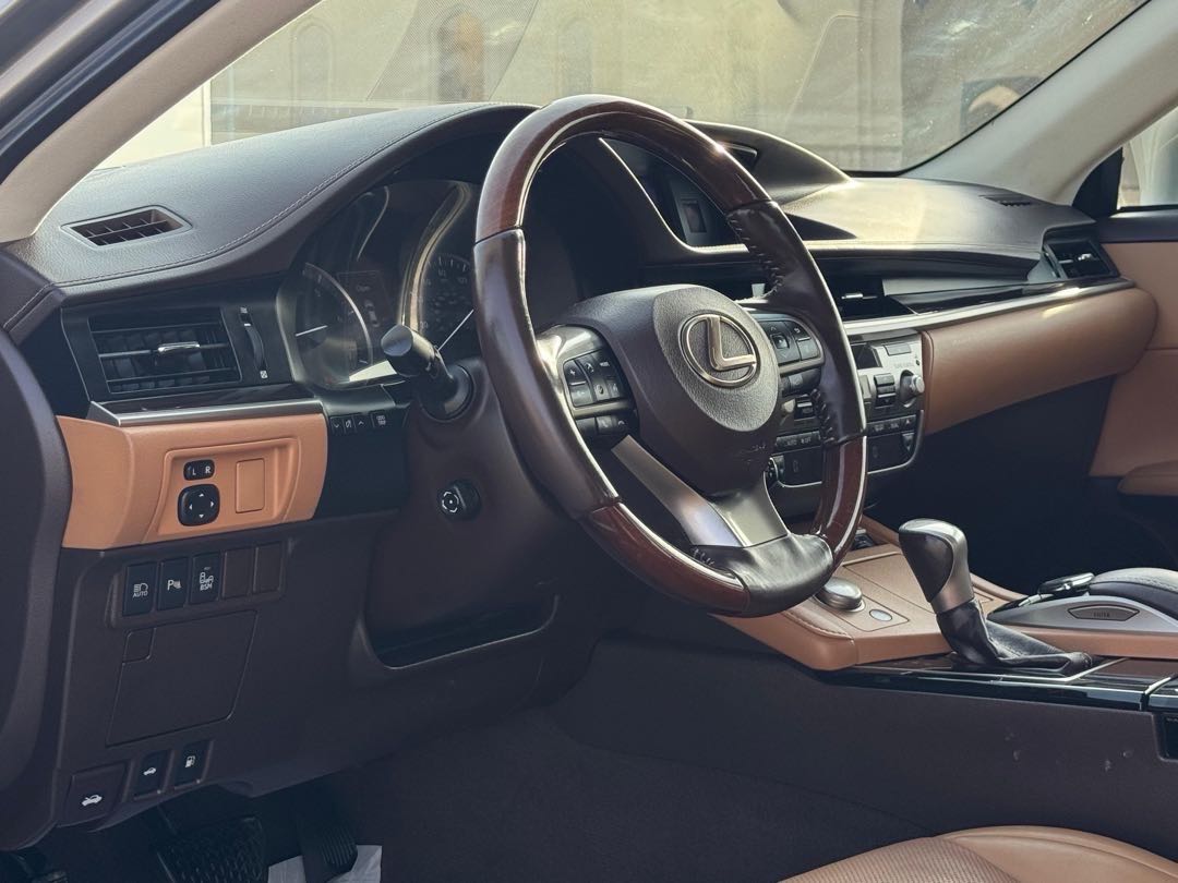 Car Image 2018 LEXUS ES 