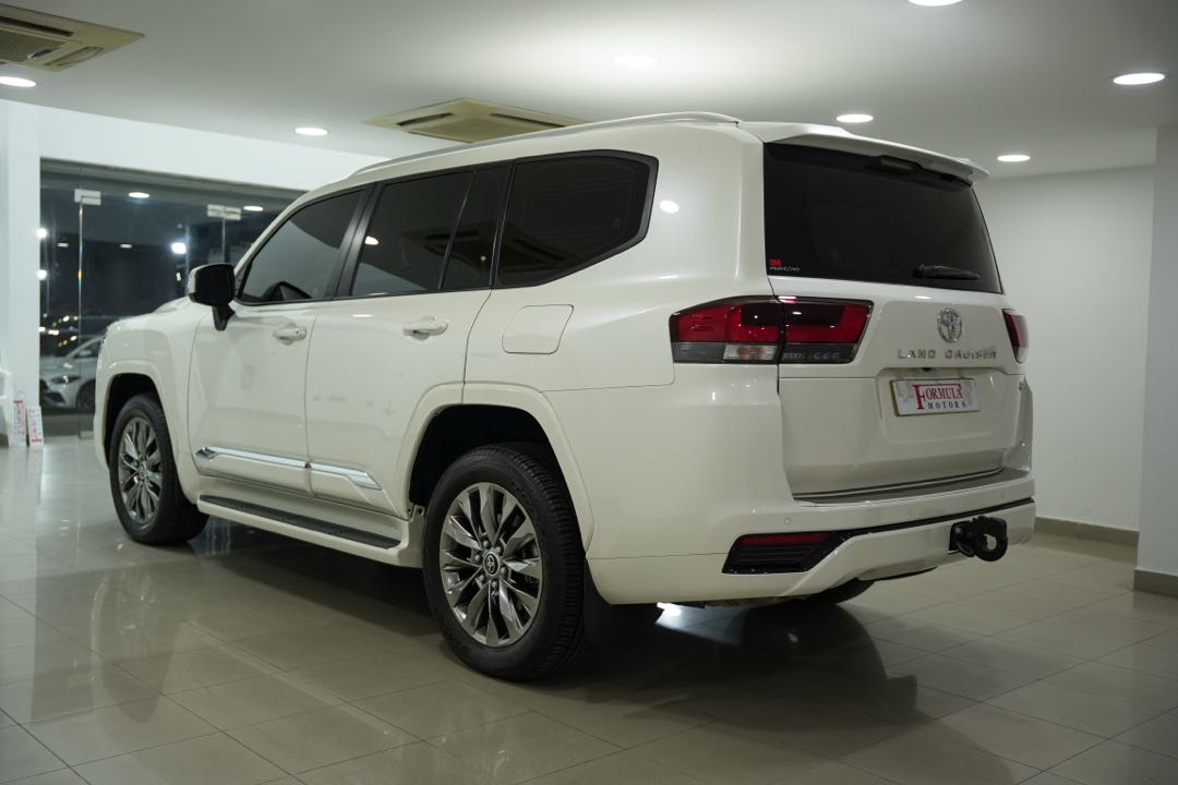 Car Image 2023 TOYOTA LAND CRUISER GX